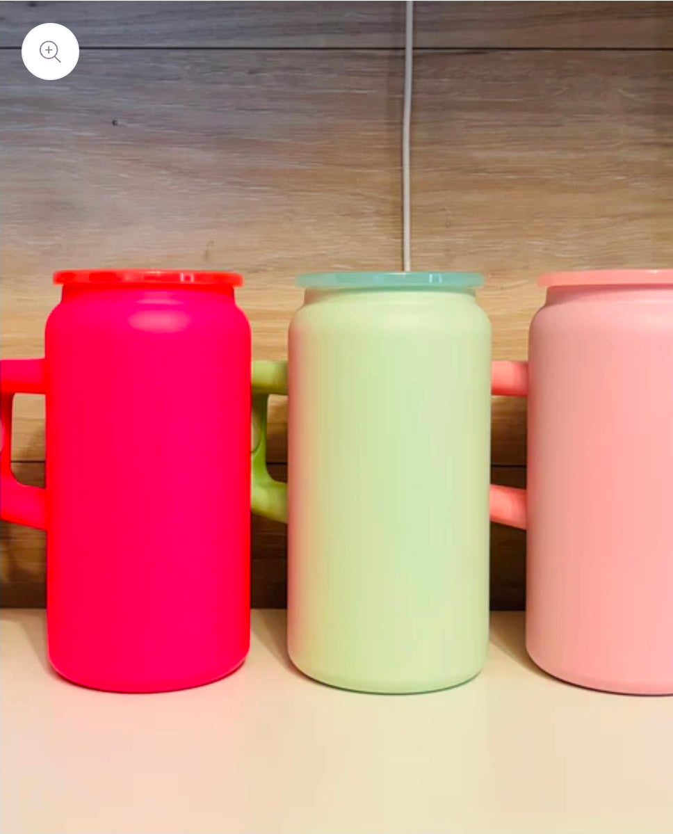 Coupe isolée de 16 onces avec poignée / 16 oz INSULATED cup with handle