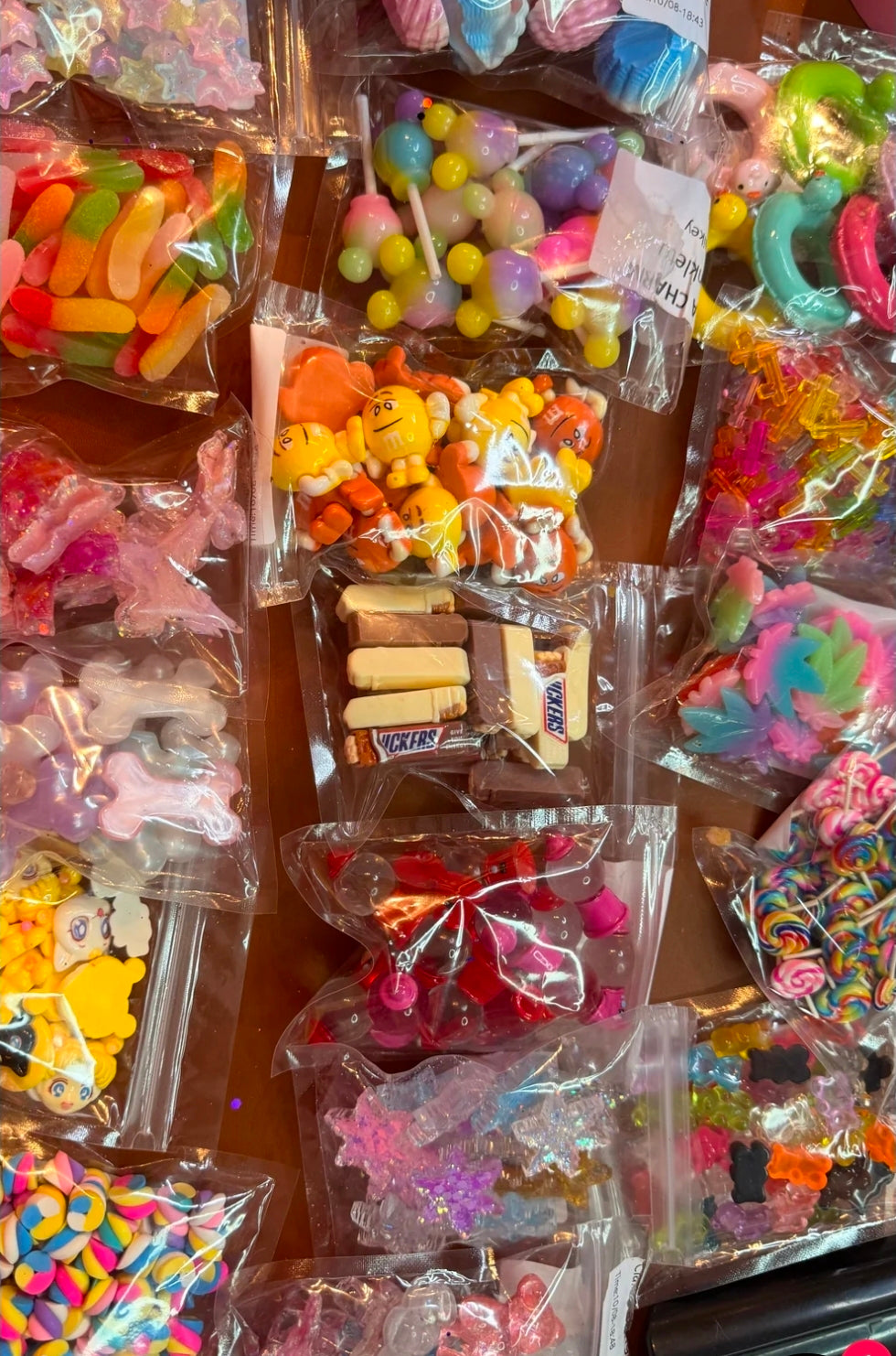 Couvercle personnalisé avec paillettes et charmes